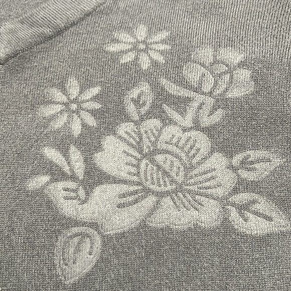 Eddie Bauer Gray Button Down Cardigan Flower Applique Sz M GUC - Picture 5 of 11